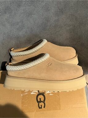 UGG Tazz Women’s Slippers Sand Size 9 US